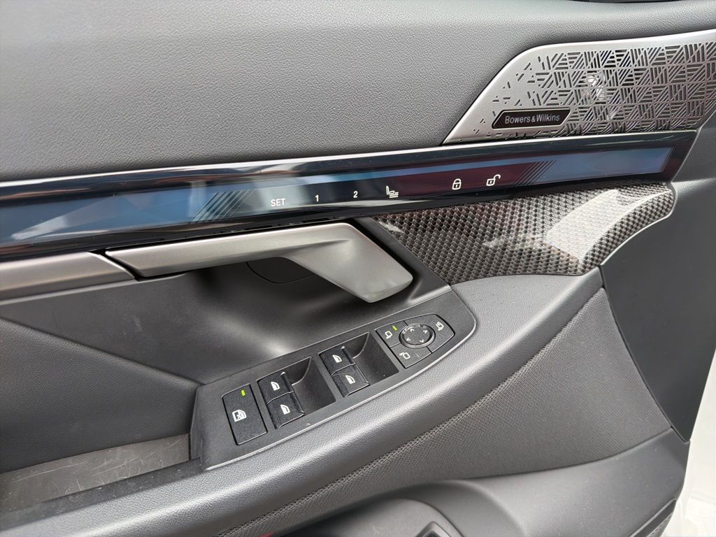 Thumbnail: 2024 BMW i5 - 27