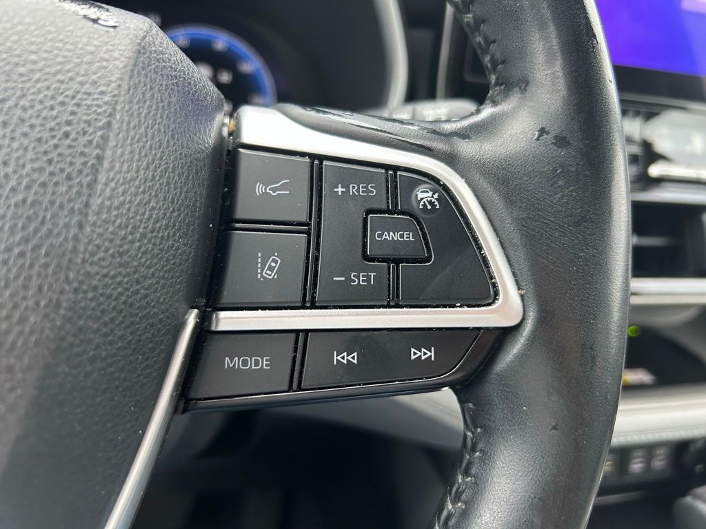 Thumbnail: 2023 Toyota Highlander - 21