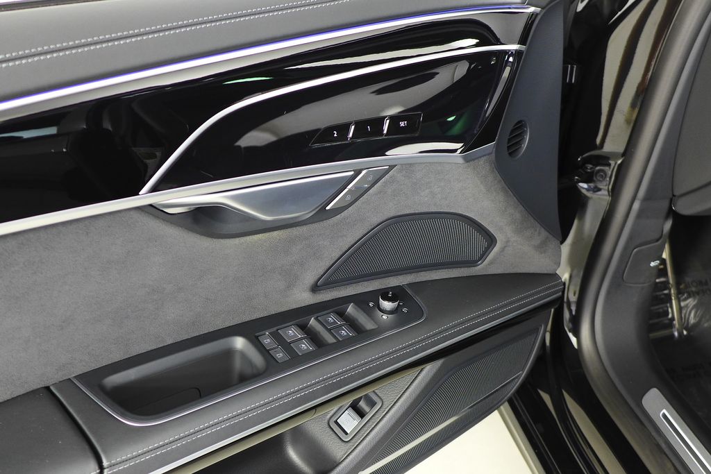 Thumbnail: 2022 Audi S8 - 12