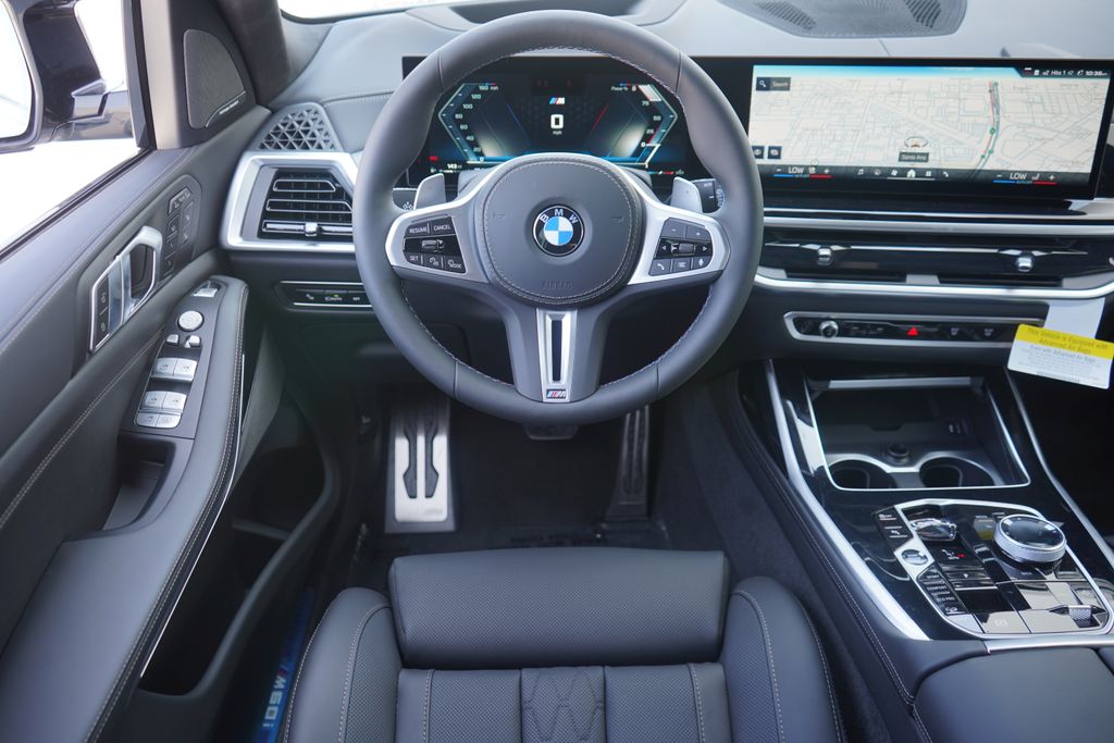 2025 BMW X7 M60i 16