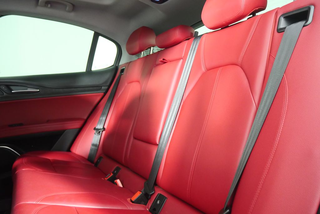 Thumbnail: 2021 Alfa Romeo Stelvio - 15