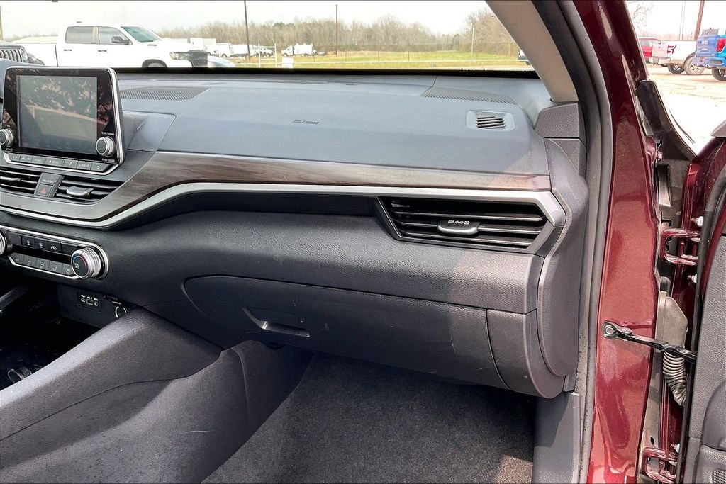 Used 2024 Nissan Altima 2.5 SV 4D Sedan