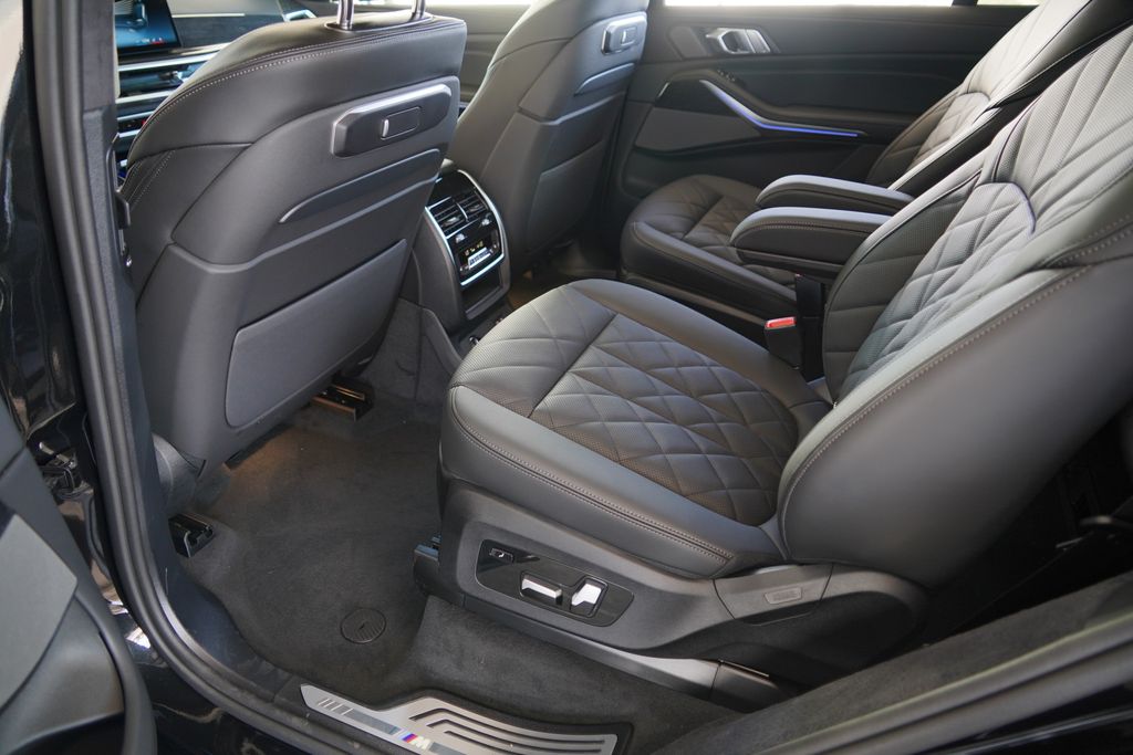 Thumbnail: 2027 BMW X7 - 19