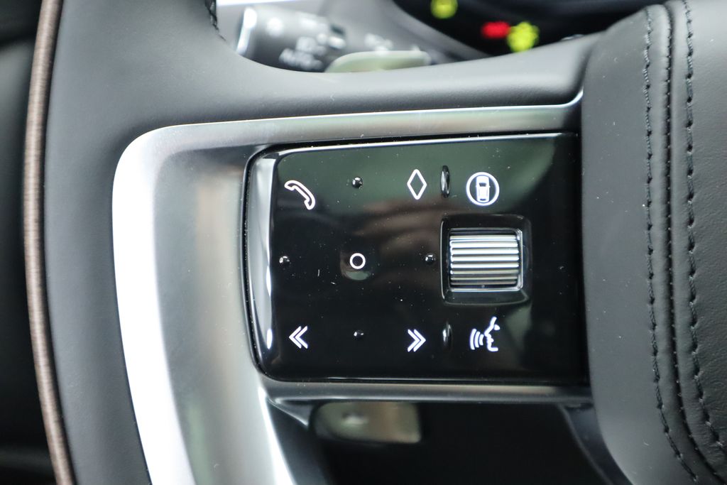 2025 Land Rover Range Rover SE 11