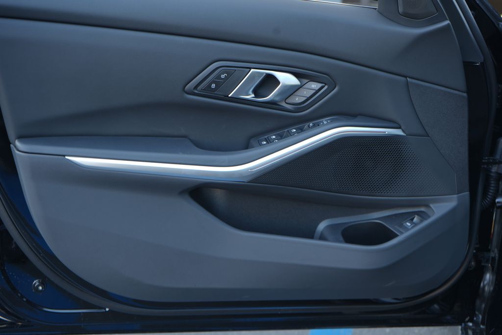 Thumbnail: 2025 BMW 3 Series - 9