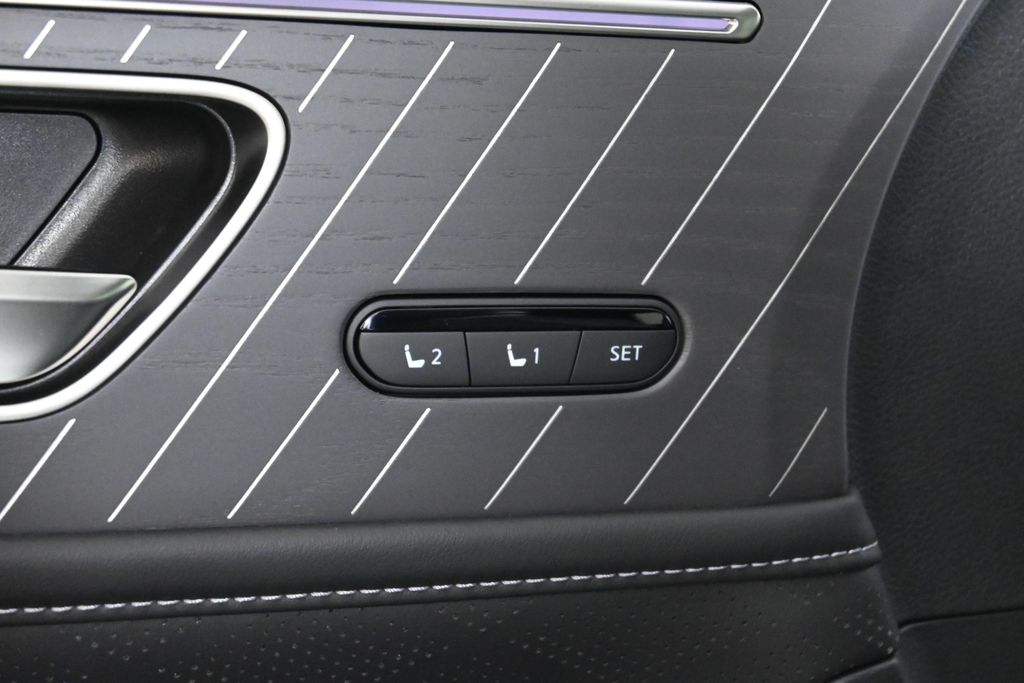 Thumbnail: 2026 INFINITI QX80 - 26