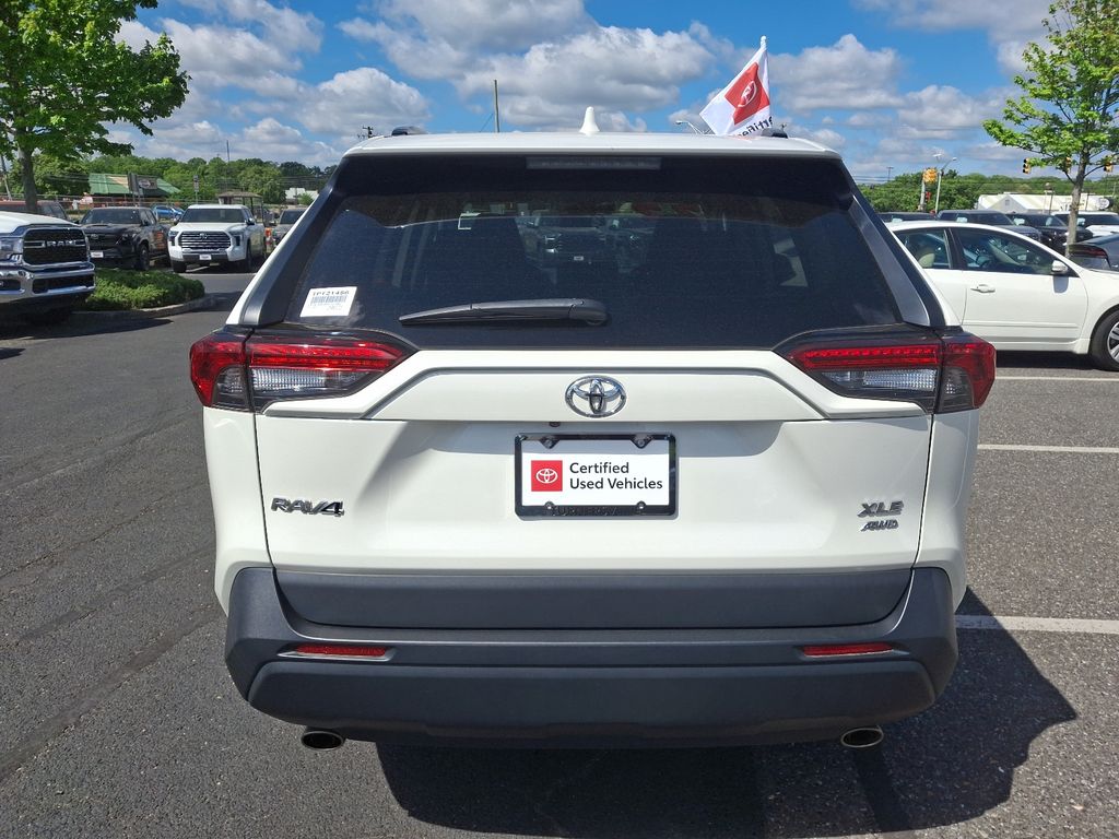 2022 Toyota RAV4 XLE Premium 5