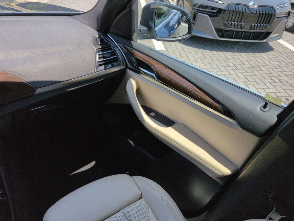 Used 2023 Blue BMW xDrive30i image 19