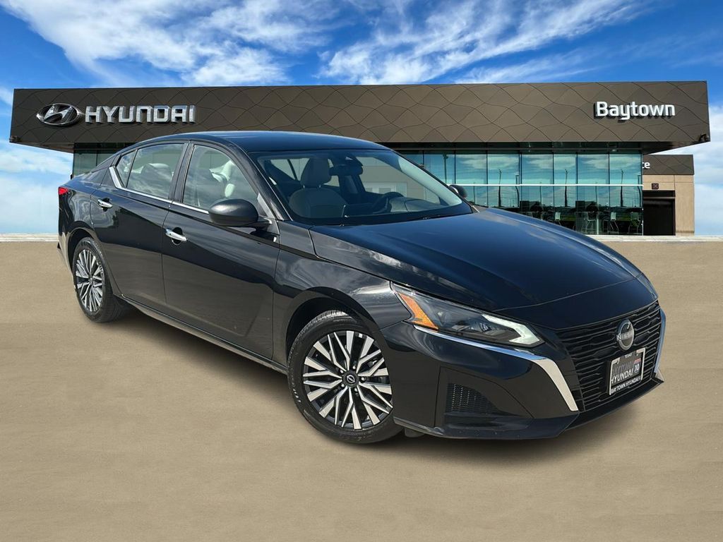 2025 Nissan Altima 2.5 SV Black at Durrett Motor Company
