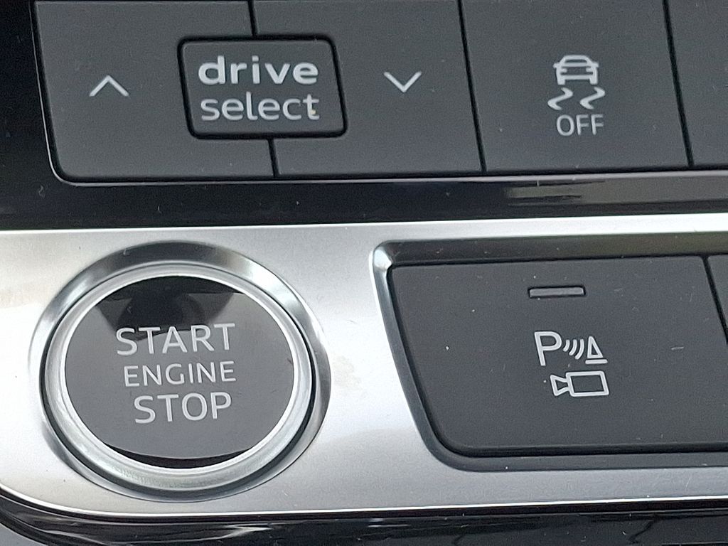 2025 Audi Q8  19