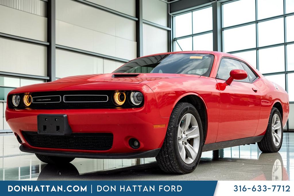 2021 Dodge Challenger SXT RWD