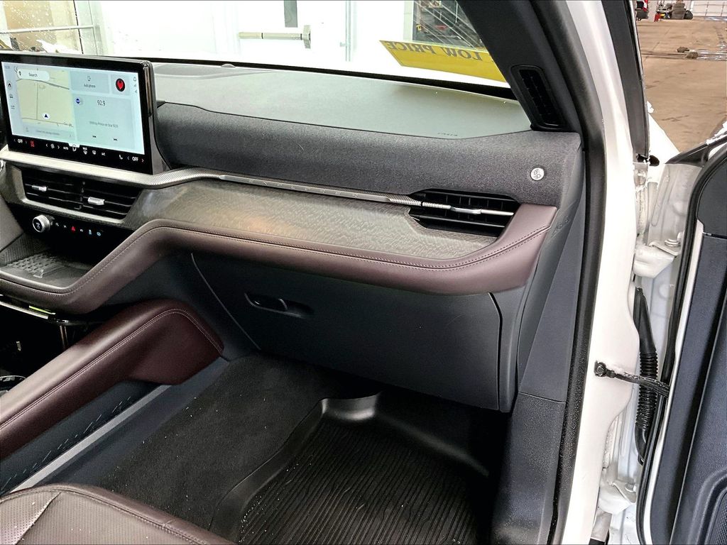 2025 Ford Explorer — photo 13