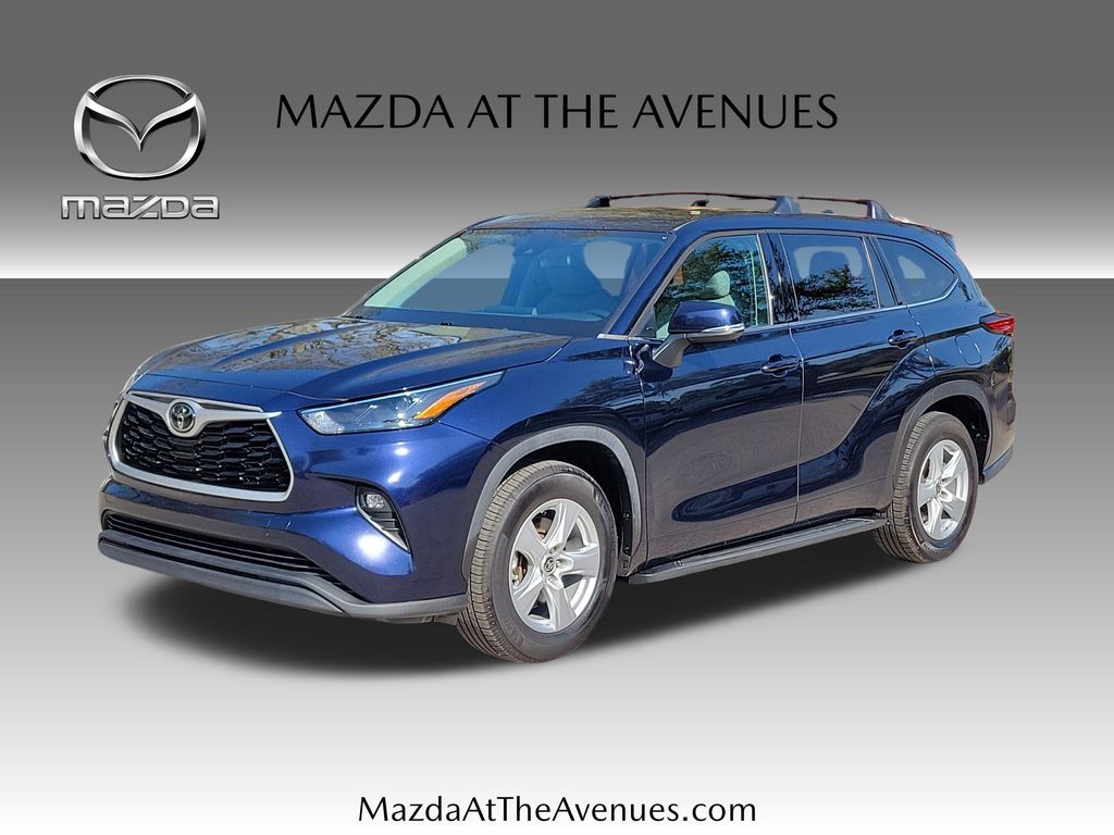 2022 Toyota Highlander LE