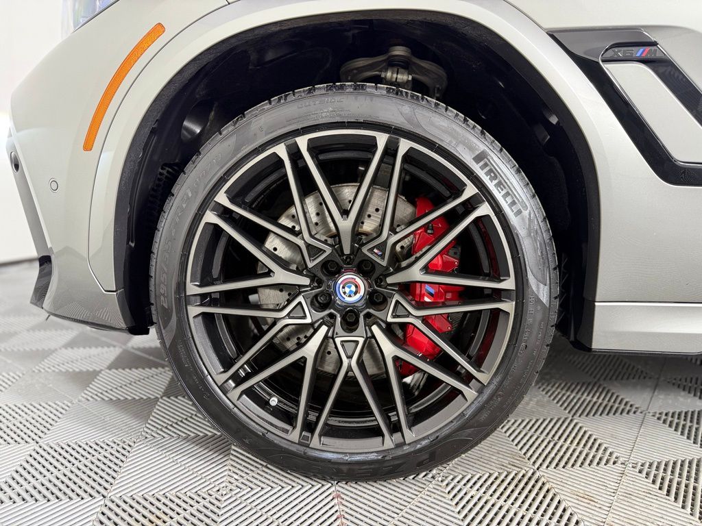 2023 BMW X6 M 9