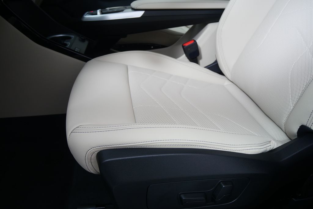 2025 BMW X1 xDrive28i 9