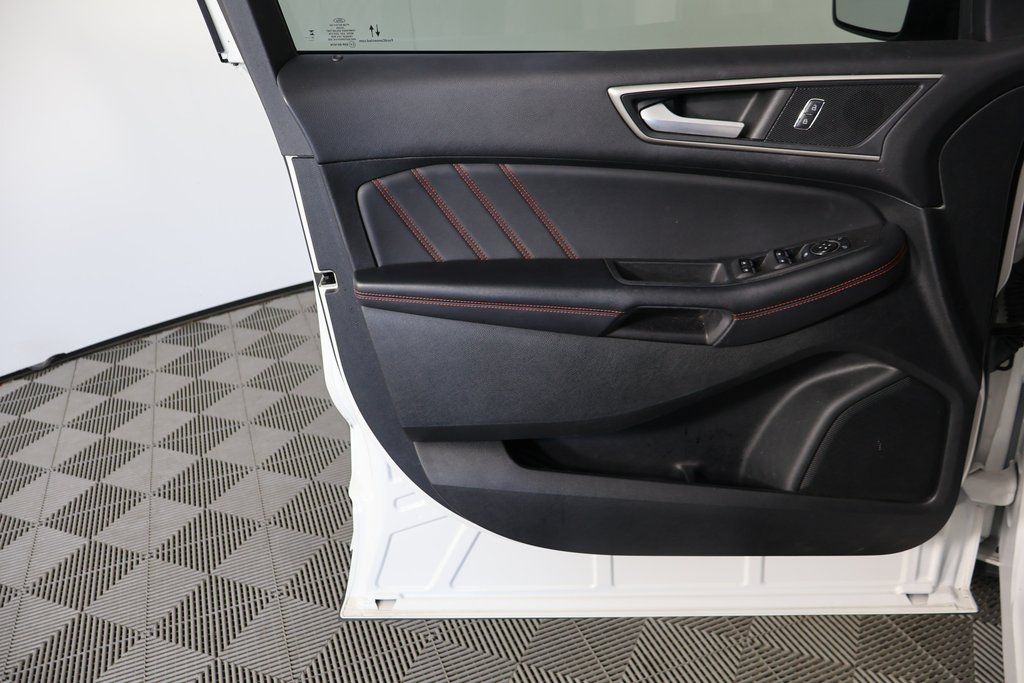 Thumbnail: 2022 Ford Edge - 10