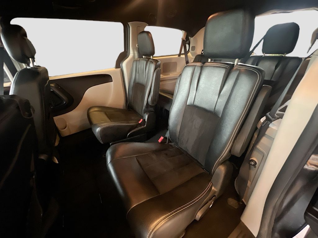 Used 2019 Gray Dodge SXT image 23