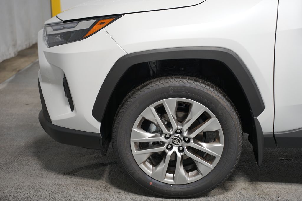 2025 Toyota RAV4 XLE Premium 5