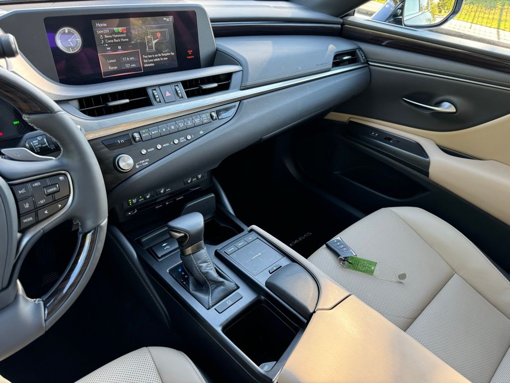 2021 Lexus ES 350 33