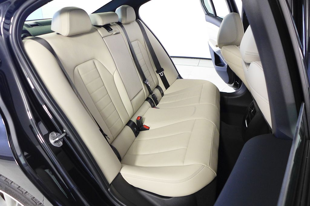 Thumbnail: 2023 BMW 3 Series - 20