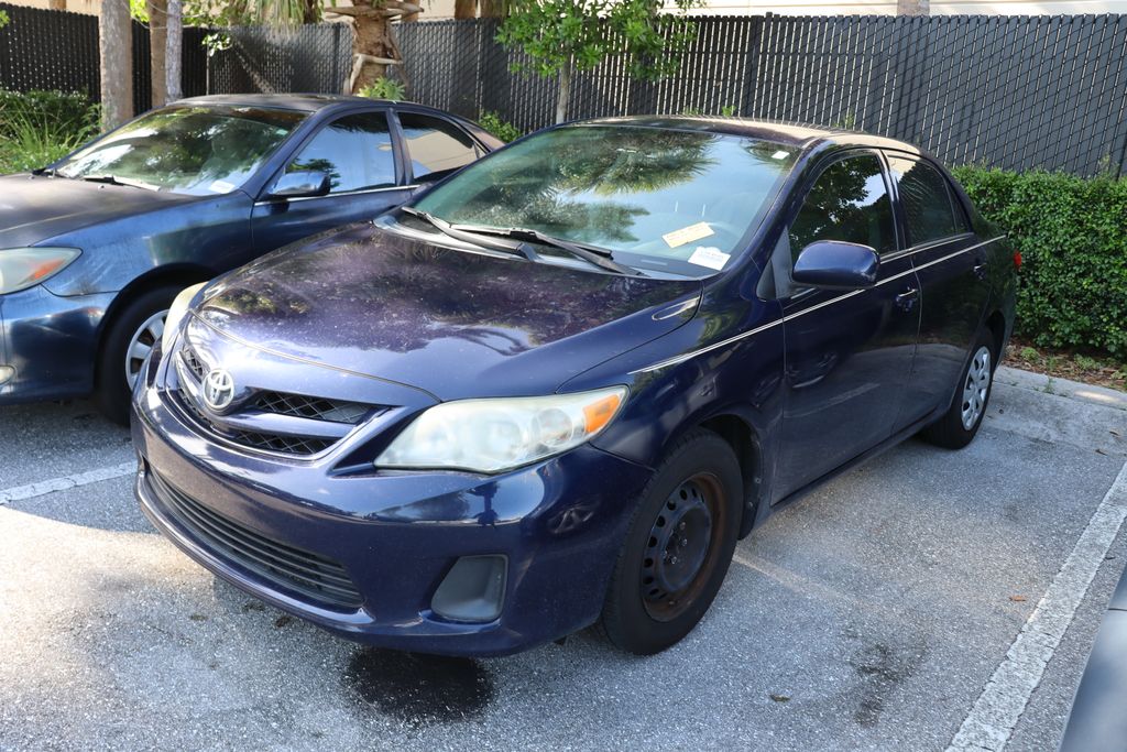 2013 Toyota Corolla LE Hero Image