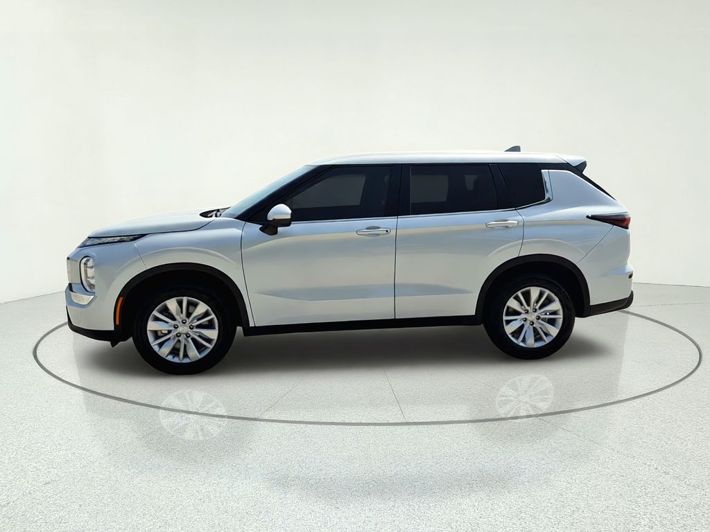 2025 Mitsubishi Outlander ES White at North Houston Mitsubishi
