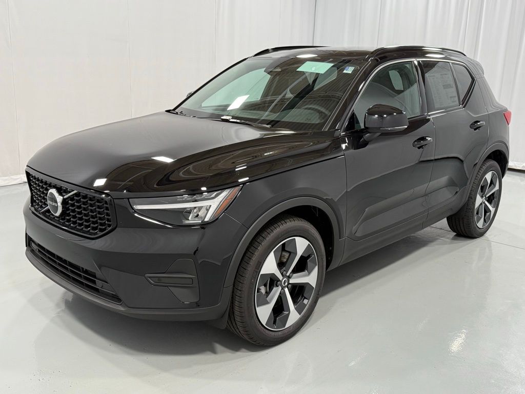 2026 Volvo XC40 B5 Core AWD