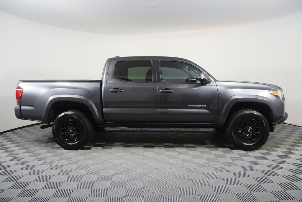 Thumbnail: 2022 Toyota Tacoma - 8
