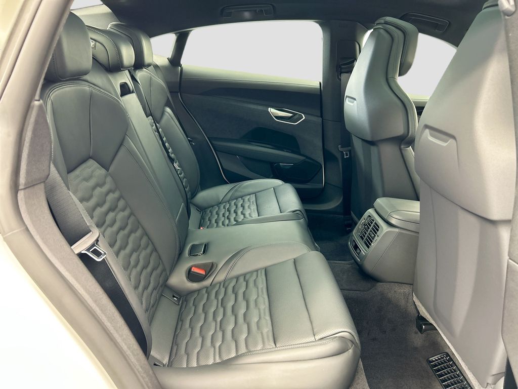 Thumbnail: 2026 Audi e-tron GT - 21