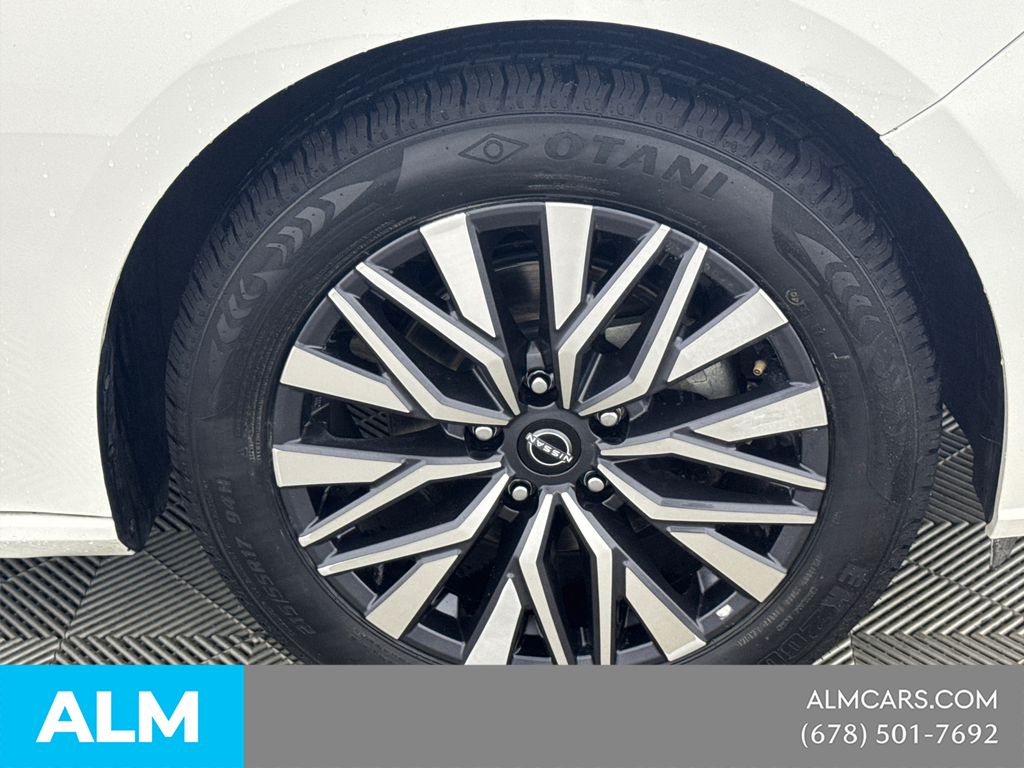 Used 2025 White Nissan 2.5 SV image 16