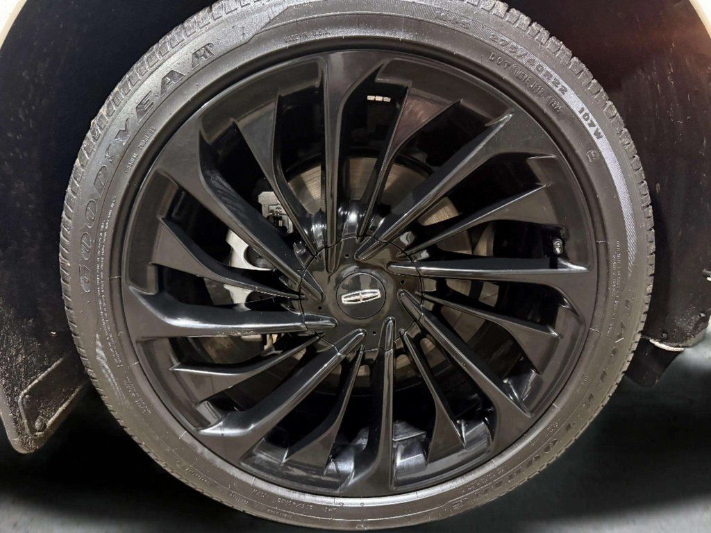 Certified Used 2025 Pristine White Metallic Tri-Coat Lincoln Reserve image 29