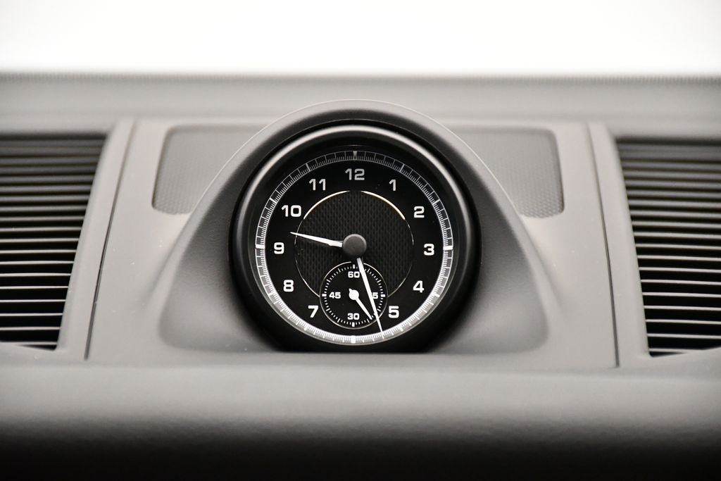 Thumbnail: 2025 Porsche Macan - 26