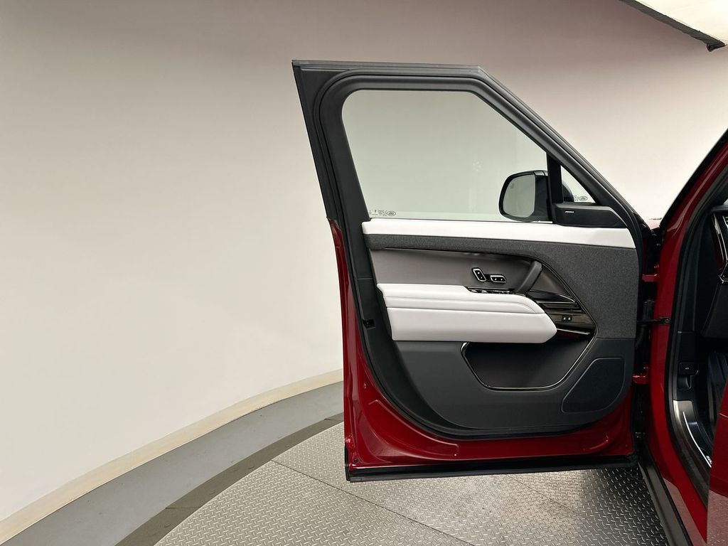 2025 Land Rover Range Rover Sport SE 8