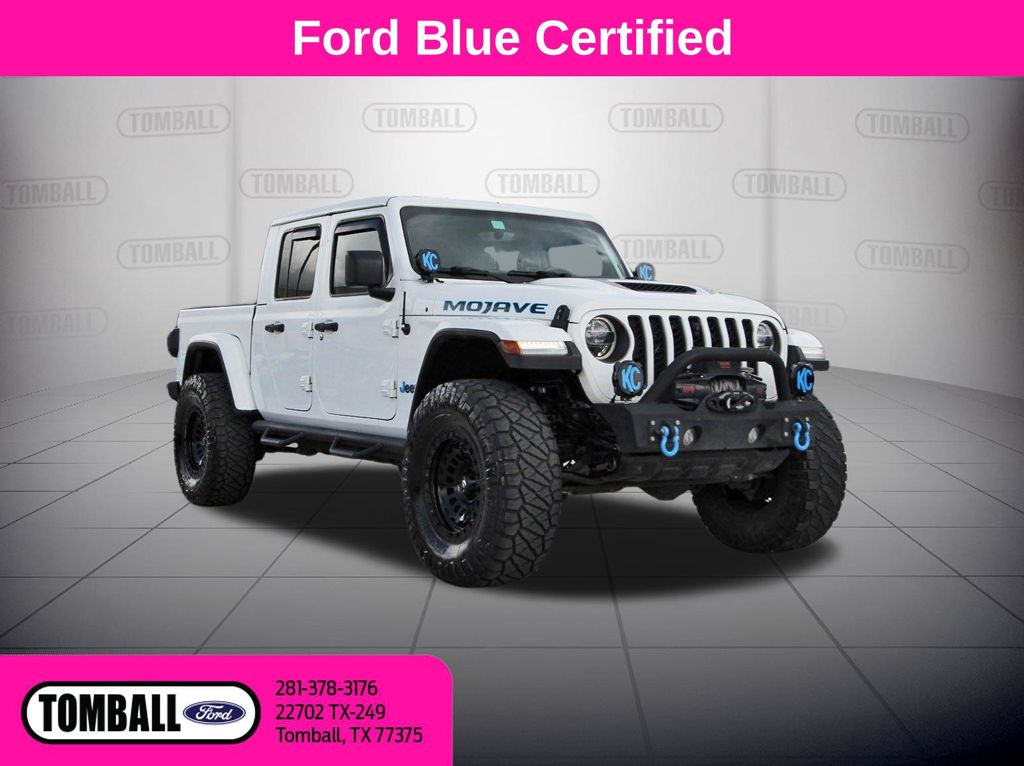 Bright White Clearcoat 2021 Jeep Gladiator Pickup Truck Four-Wheel Drive 8-Speed Automatic