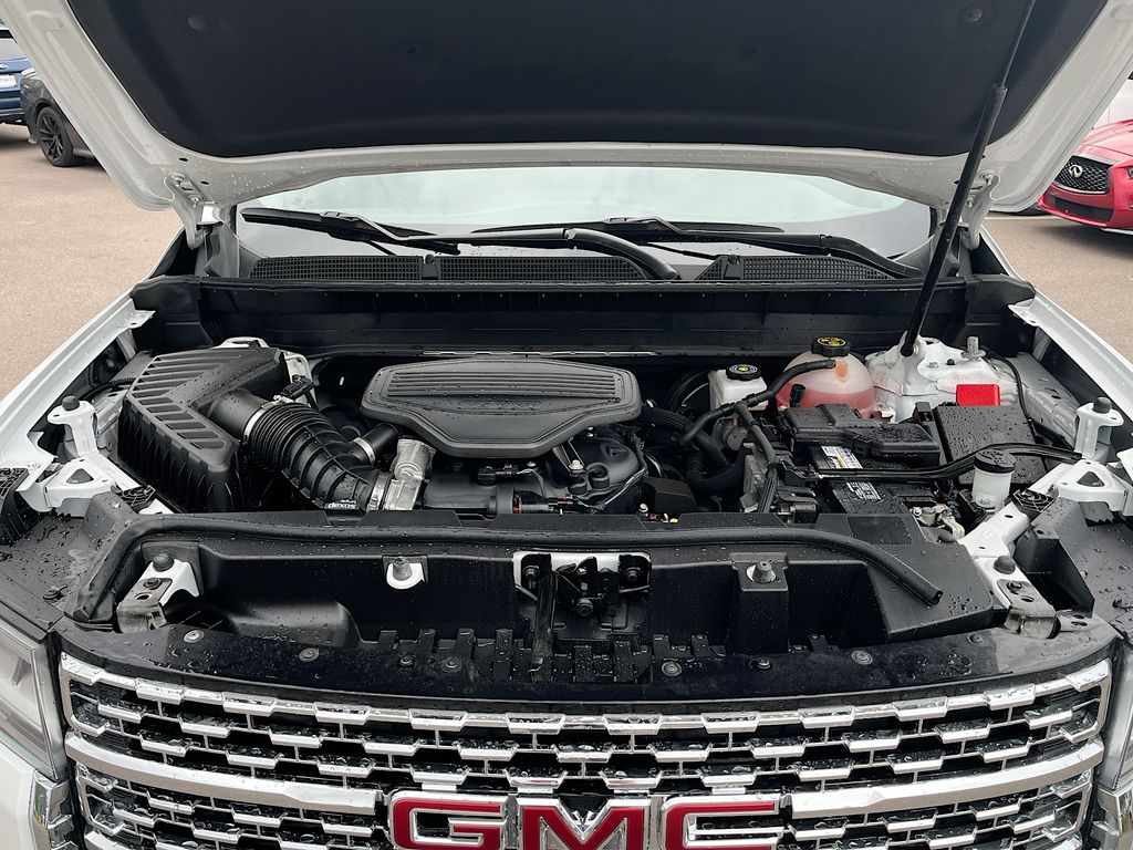 Used 2023 White GMC SLT image 32