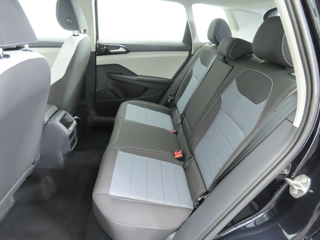 Thumbnail: 2025 Volkswagen Taos - 21