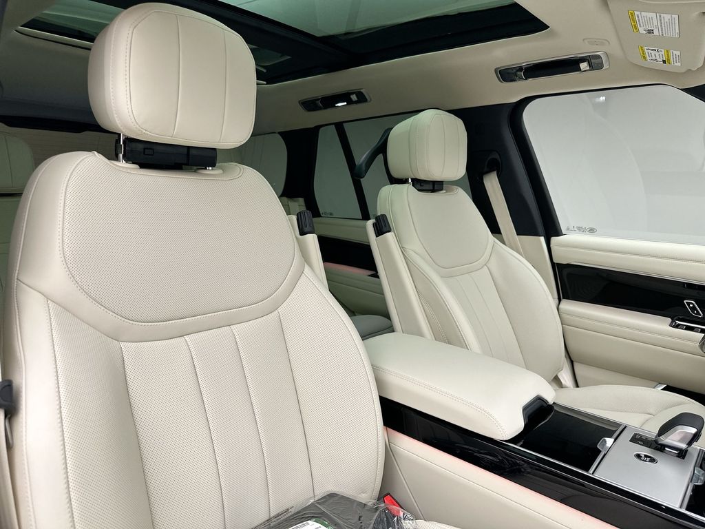 Thumbnail: 2026 Land Rover Range Rover - 6