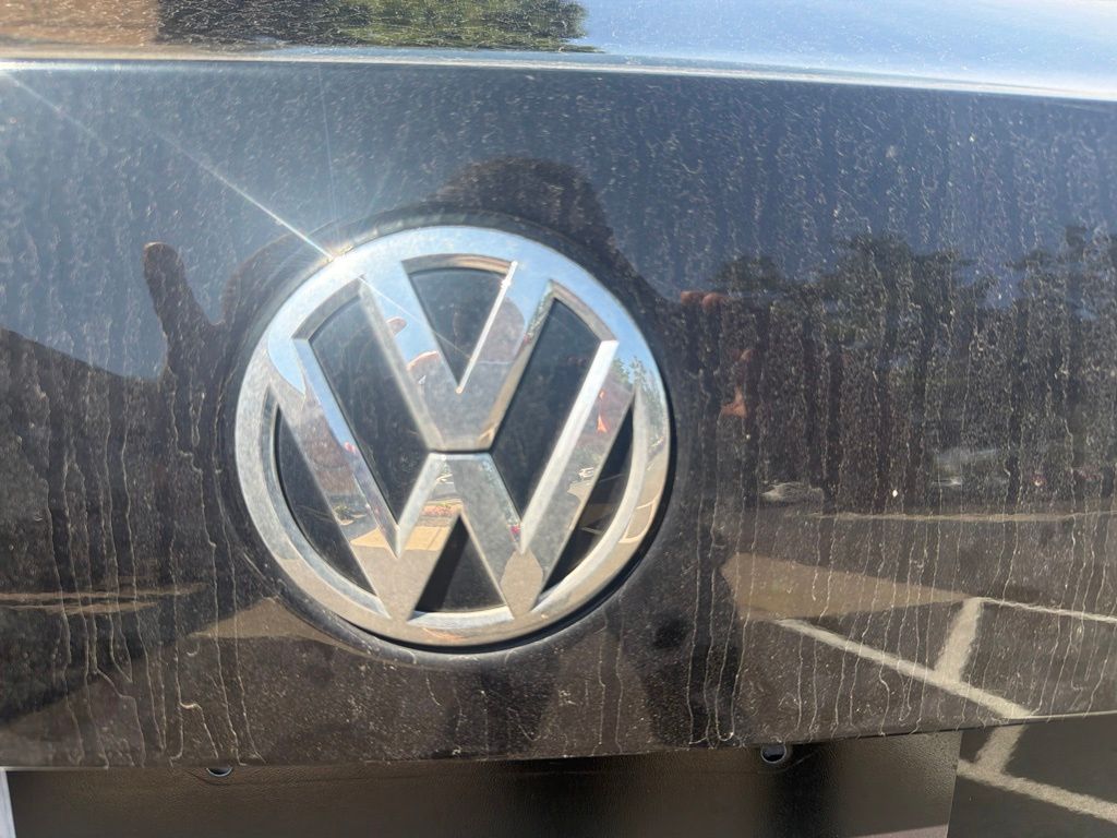 Used 2017 Black Volkswagen 1.4T SE image 9