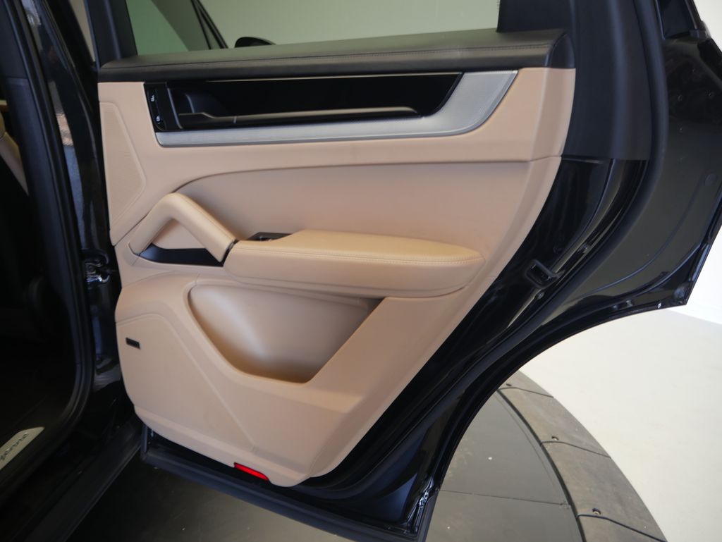 Thumbnail: 2024 Porsche Cayenne - 23