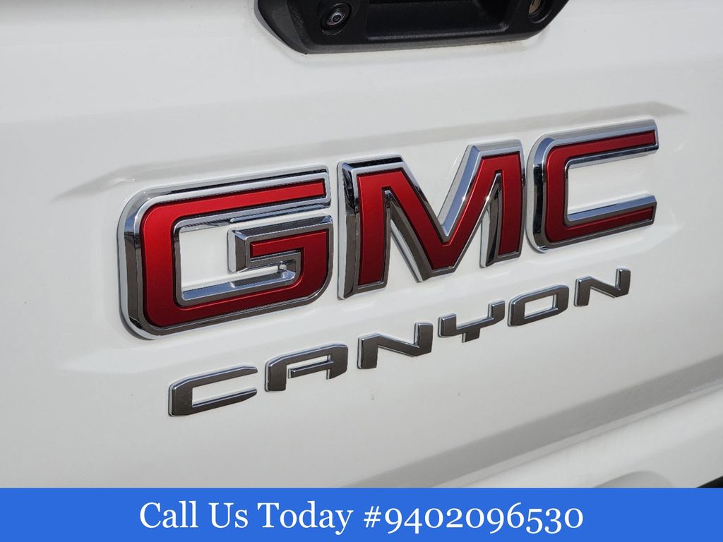 2024 GMC Canyon Elevation 9