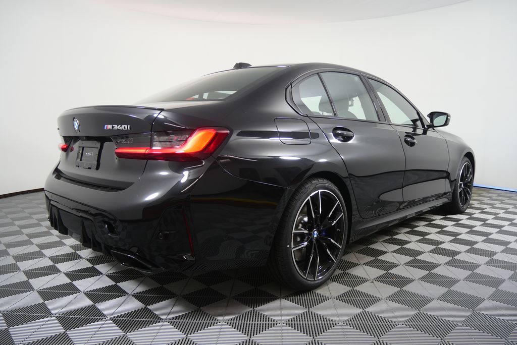 Thumbnail: 2026 BMW 3 Series - 3