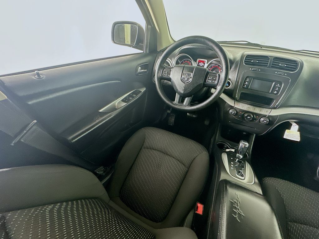 Used 2018 Gray Dodge SE image 9