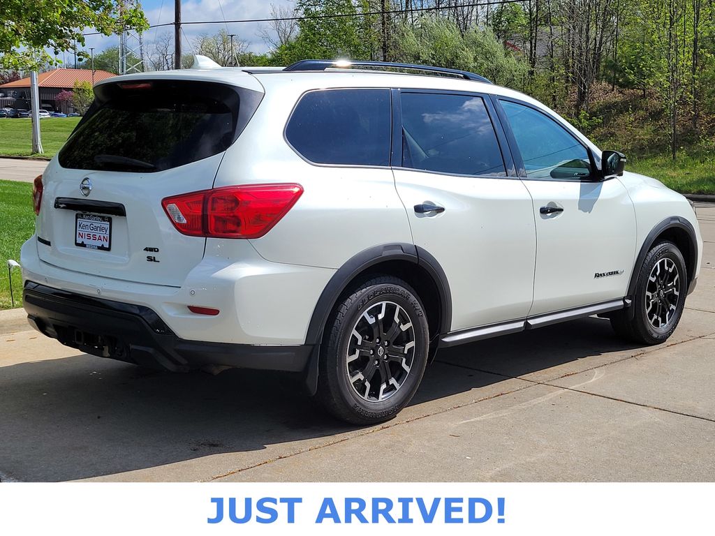 2020 Nissan Pathfinder SL photo