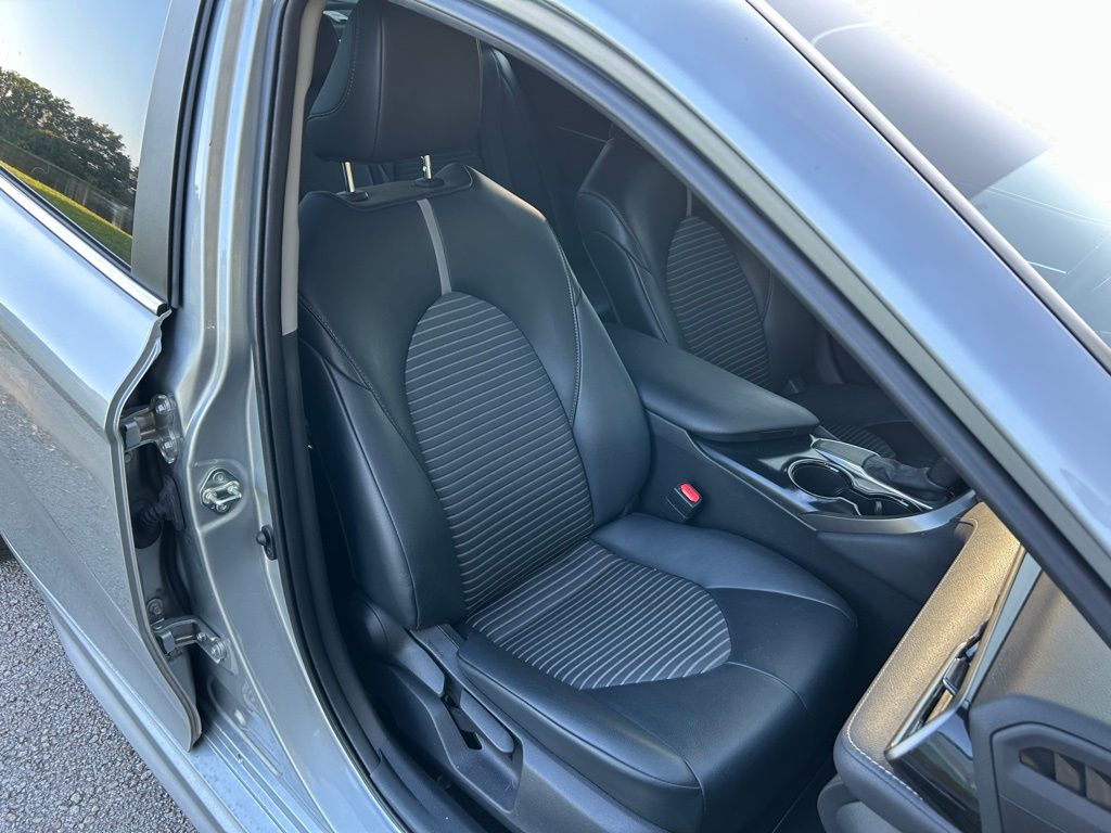 2020 Toyota Camry SE 15