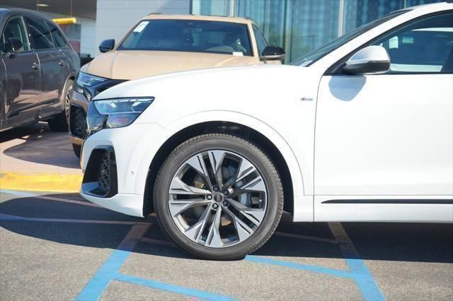 Thumbnail: 2026 Audi Q8 - 2