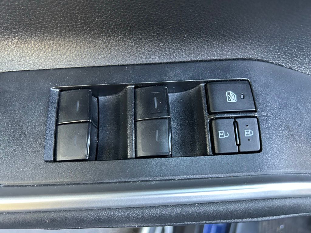 Thumbnail: 2023 Toyota Highlander - 17