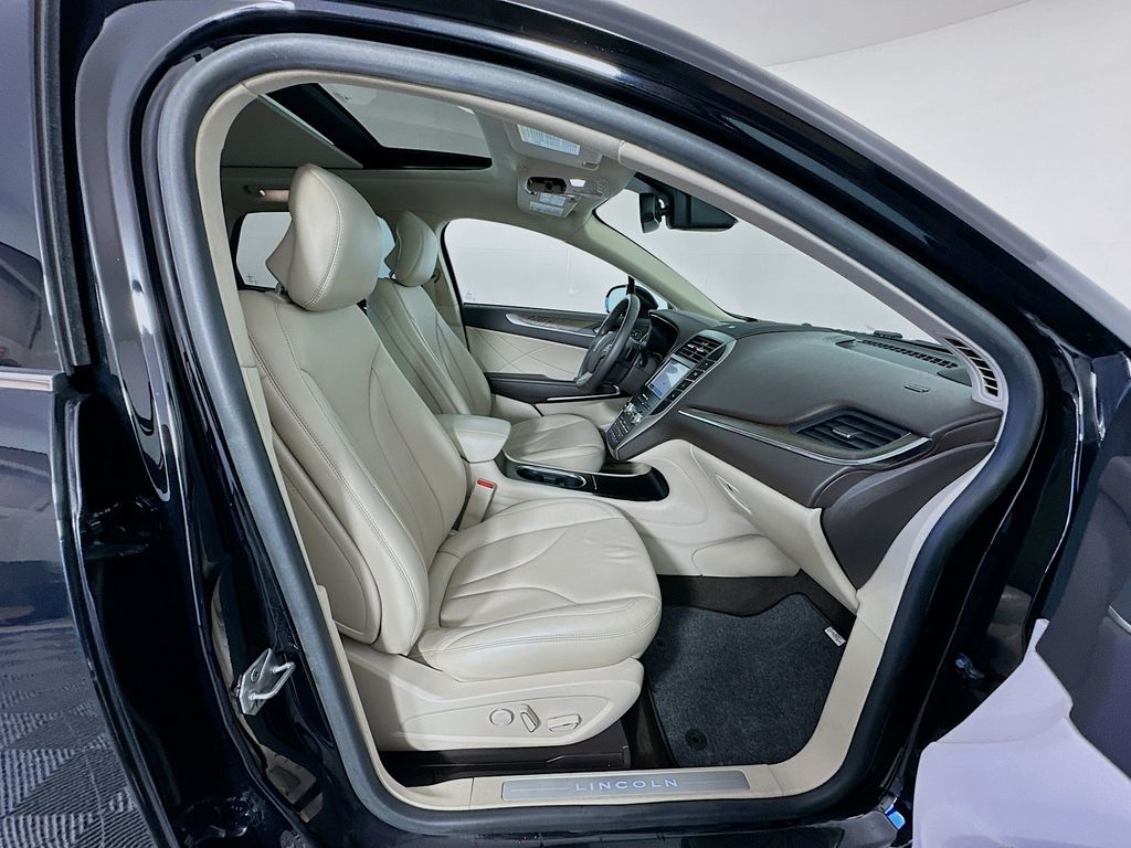 Thumbnail: 2019 Lincoln MKC - 30