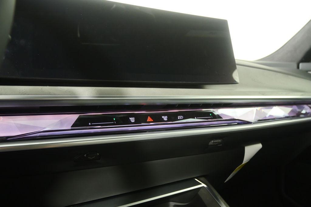 Thumbnail: 2026 BMW 7 Series - 24