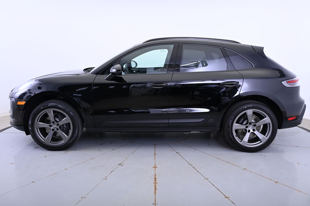 Thumbnail: 2025 Porsche Macan - 2