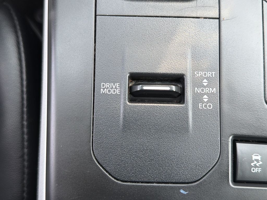 Used 2021 Toyota Highlander Hybrid SUV